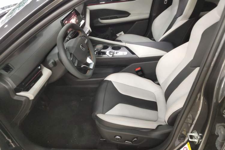 Used Changan UNI-V iDD 2024 Blue Whale Smart Electric iDD 136km Luxury Model