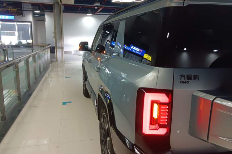 Used  Leopard 8 2025 Smart & Brave Flagship Edition 7 Seats
