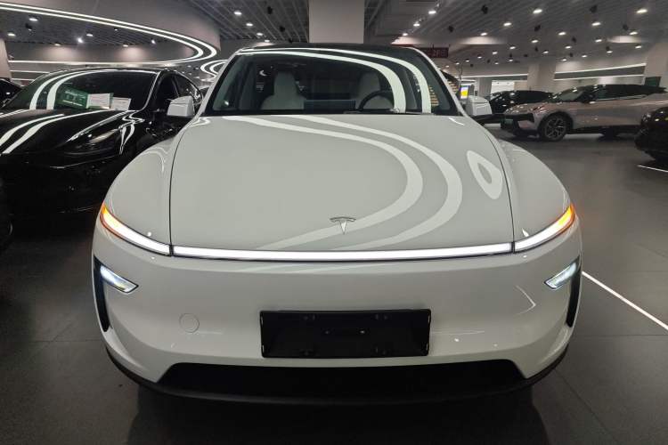 Used Tesla Model Y 2025 Rear-Wheel-Drive Version