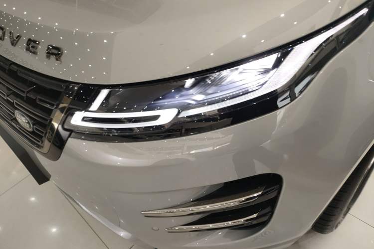 Used Land Rover Range Rover Evoque 2024 Aurora L 249 PS Prestige Light-Chasing Edition
