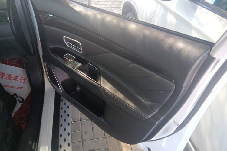 Used Mitsubishi Outlander 2019 2.0L Two-Wheel Drive Comfort Edition 5 Seats China VI Standard
