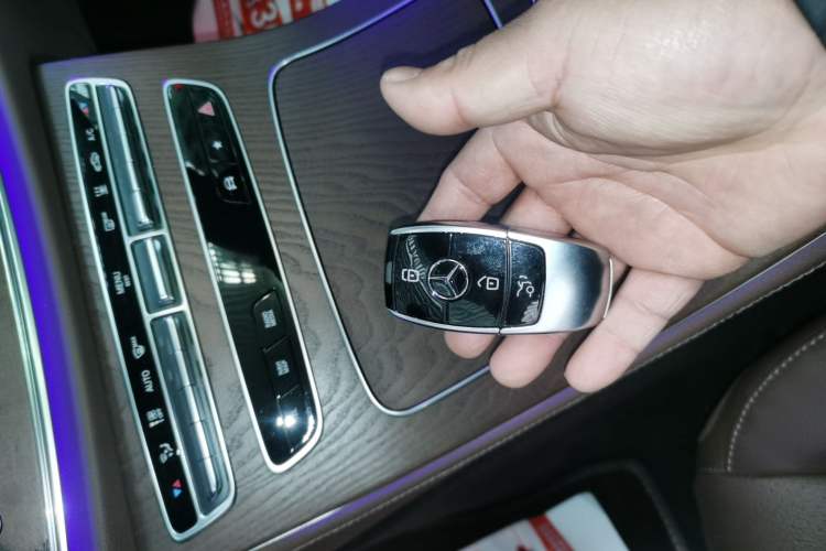 Used Mercedes-Benz E-Class New Energy 2022 Second Facelift E 350 e L Plug-in Hybrid Sedan
