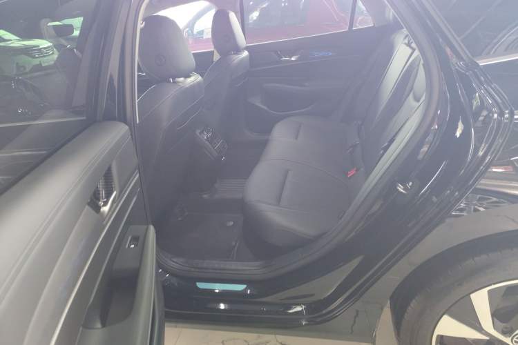 Used Volkswagen Passat 2025 Pro 380TSI Dragon Glory Edition
