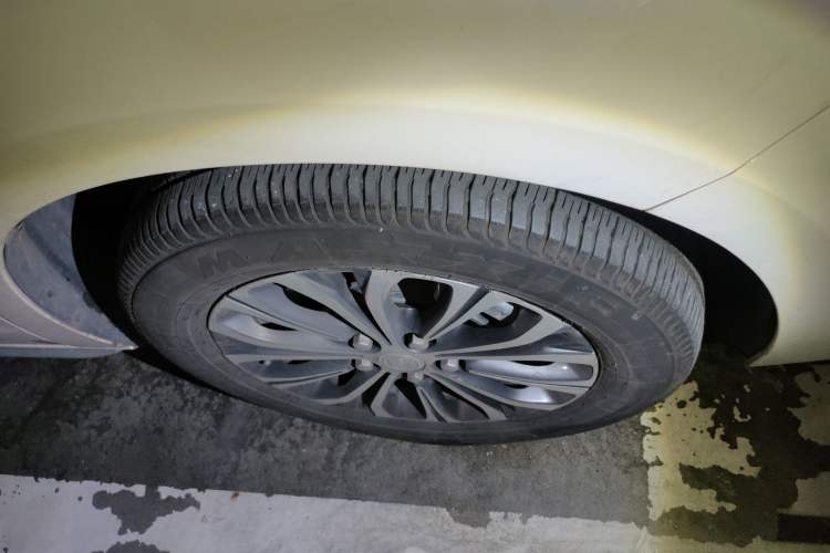 Used Buick GL8 2023 Facelifted Land Cruiser Executive Luxury Version
