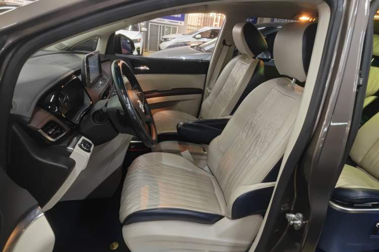 Used Buick GL8 2021 Land Cruiser Executive Class 652T Comfort Model