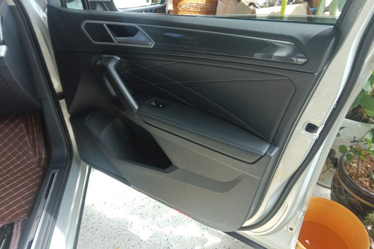 Used Volkswagen Tiguan L 2023 330TSI Automatic Two-Wheel Drive R-Line Enjoyment Edition