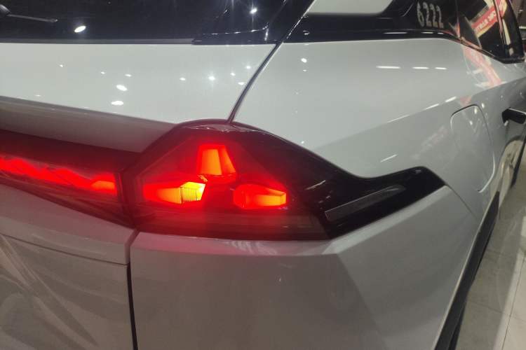 Used  S07 2023 200Max Range-Extended Version
