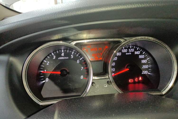 Used Nissan Livina 2015 1.6XL Manual Luxury Edition
