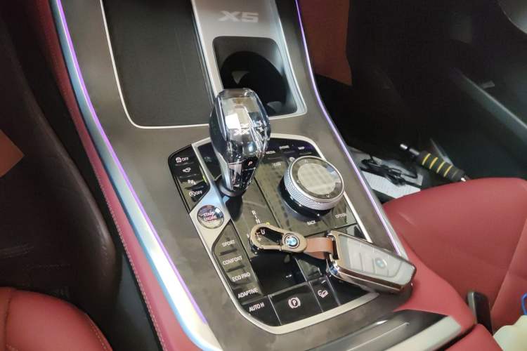 Used BMW X5 2022 xDrive 30Li Luxury M Sport Package
