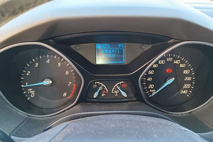 Used Ford Focus 2012 Sedan 1.6L Automatic Fashion Edition
