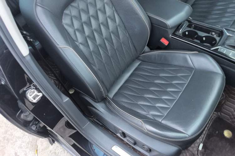 Used Volkswagen Passat 2020 330TSI Luxury Edition China VI
