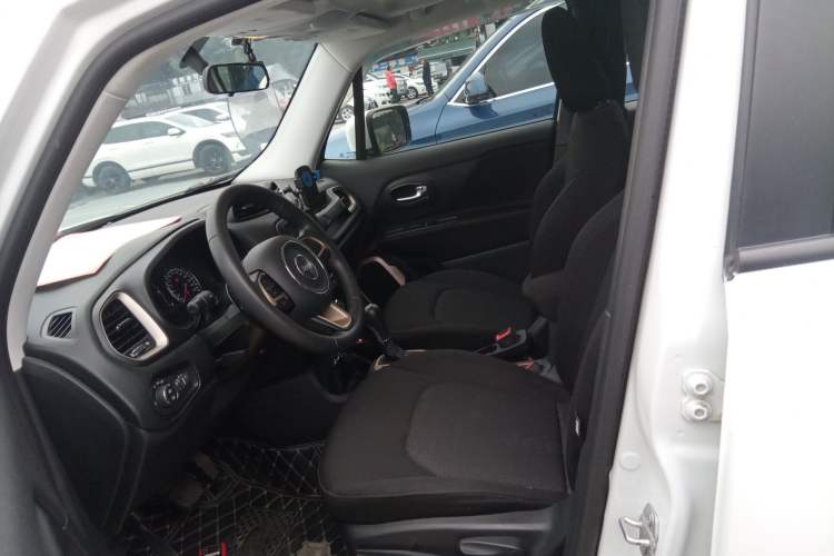 Used  Renegade 2017 180T Automatic High-Energy Version
