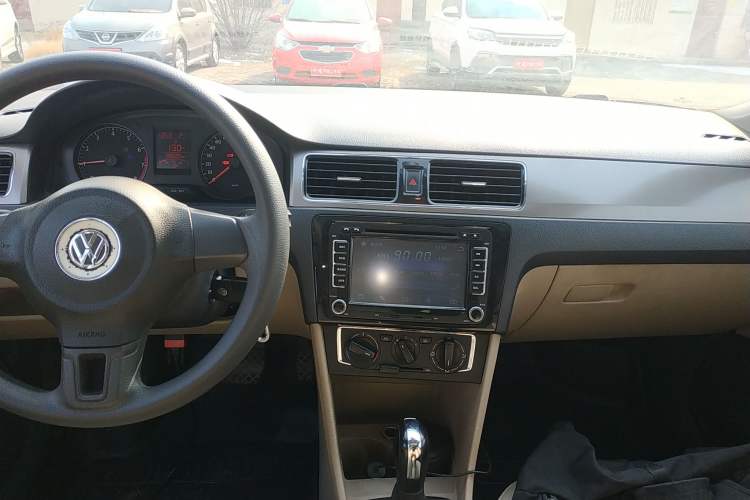 Used Volkswagen Santana 2015 1.6L Automatic Comfort Edition
