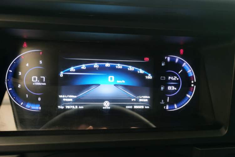 Used Dongfeng Yufeng Yufeng 2023 V9+ 2.0T Manual Front-Drive Multi-Function Short-Chassis Mid-Height 5/6-Seater