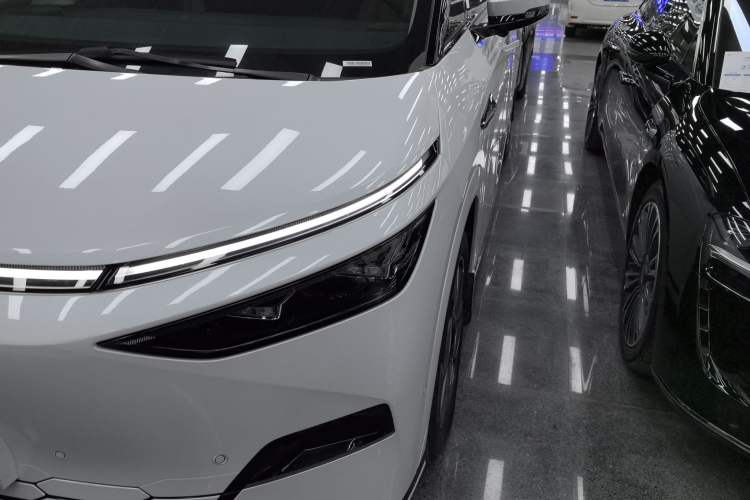 Used XPeng X9 2024 702 Ultra-Long Range Pro
