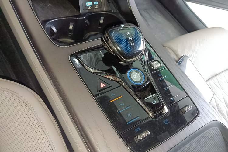 Used BYD Han 2025 EV Intelligent Driving Edition 701KM LiDAR Flagship Model
