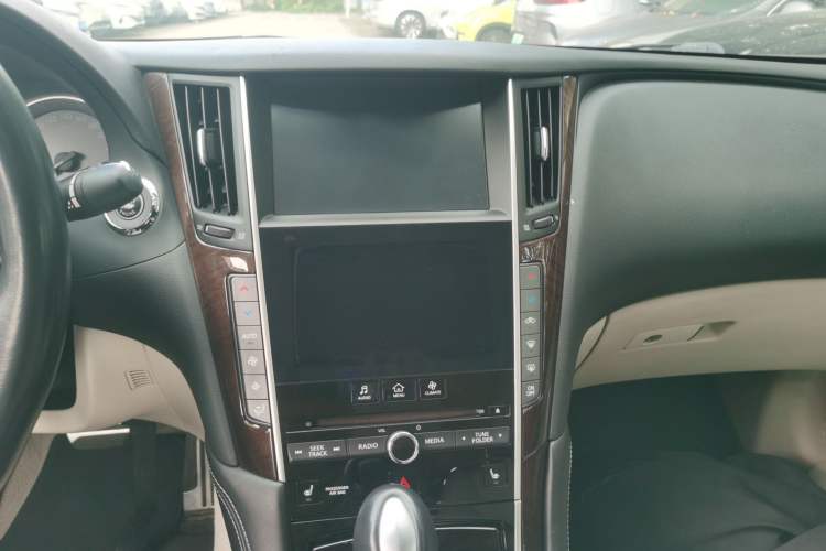 Used Infiniti Q50L 2015 2.0T Luxury Edition
