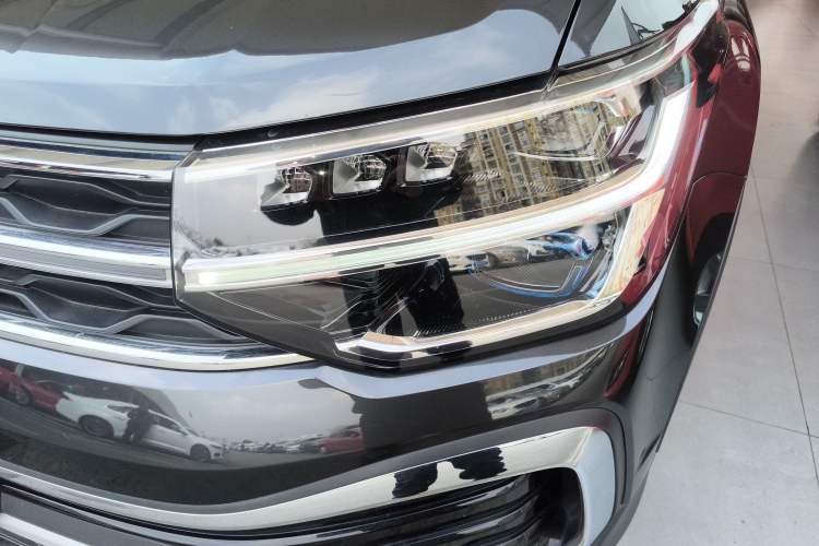 Used Volkswagen Tharu 2023 300TSI Two-Wheel-Drive Full Moon Edition