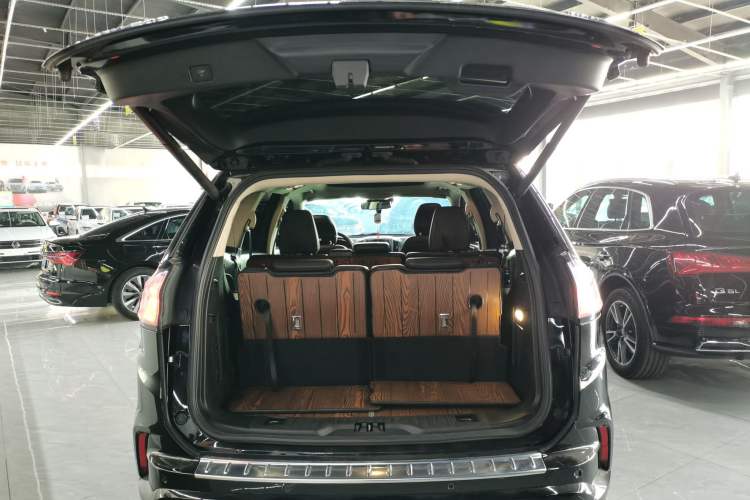 Used Ford Edge 2020 EcoBoost 245 Two-Wheel Drive Titanium 7-Seater
