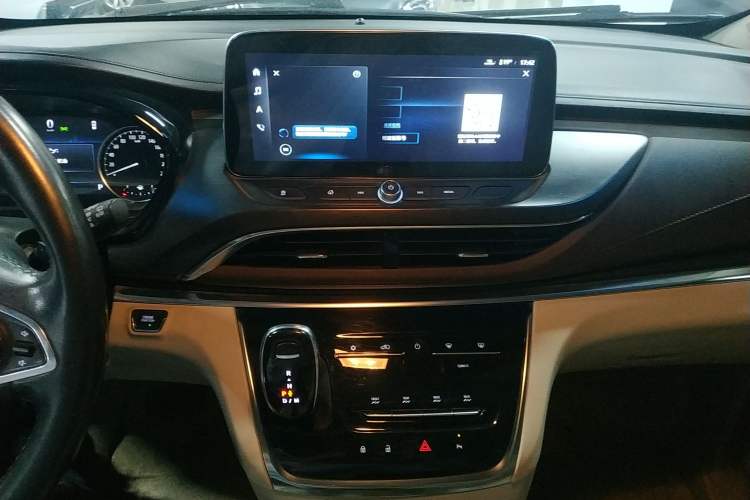 Used Buick GL8 2021 Land Cruiser Executive Class 652T Luxury Model
