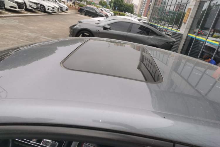 Used Roewe i6 MAX 2020 300TGI Automatic Sporty Cool Edition
