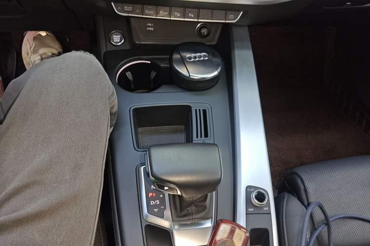 Used Audi A4L 2022 40 TFSI Luxury Dynamic Model
