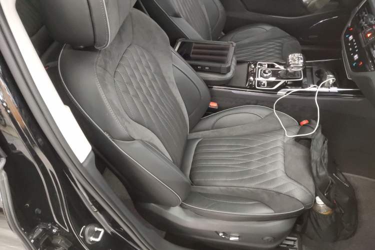 Used Hongqi HS5 2022 Facelifted Version 2.0T Smart Connect Flagship All-Wheel-Drive Edition
