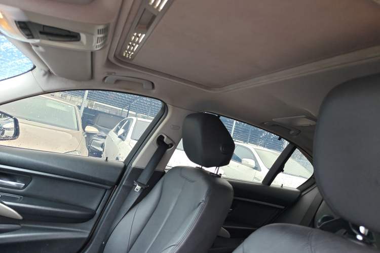 Used BMW 3 Series 2015 316Li Fashion Model
