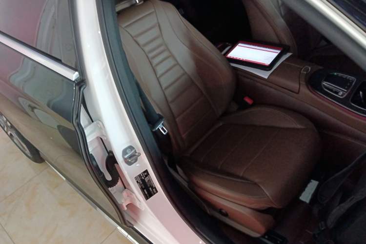 Used Mercedes-Benz E-Class 2019 E 300 L Sporty and Stylish Model