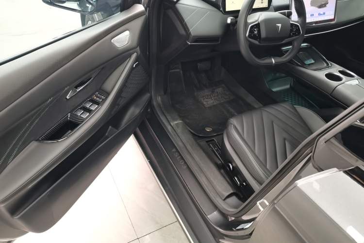 Used  SL03 2023 200Max Range-Extended Version
