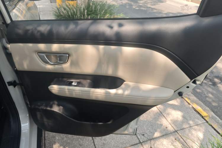 Used Wuling Bingo PLUS 2024 330 km Range Five-Seater Version
