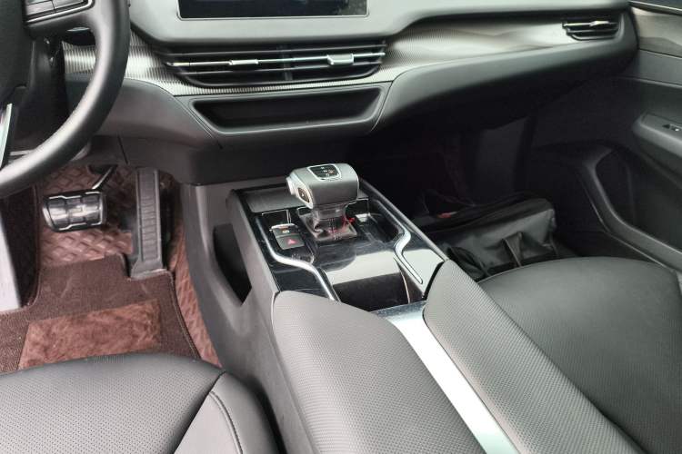 Used Hongqi E-QM5 2022 431 km Charge & Enjoy Edition
