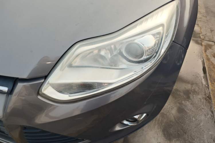 Used Ford Focus 2012 Sedan 1.6L Automatic Fashion Edition
