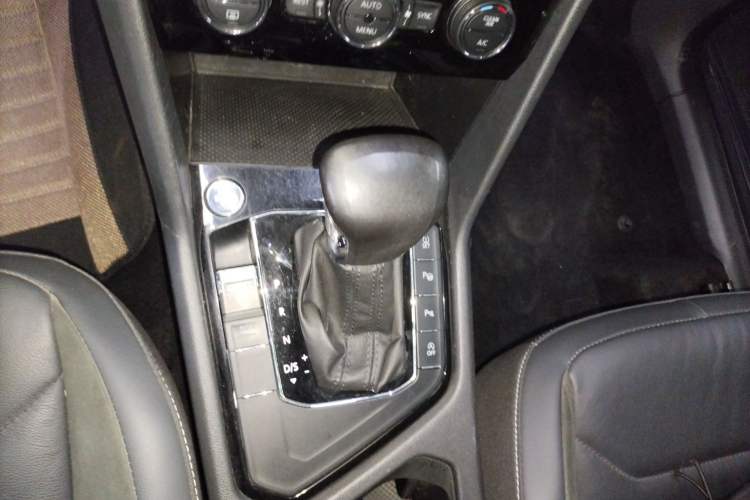 Used Volkswagen Tiguan L 2019 330TSI Automatic Two-Wheel Drive Panoramic Comfort Edition China V Standard
