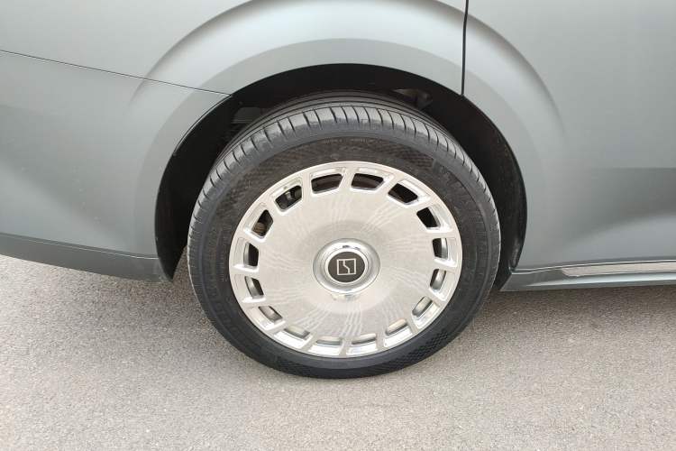 Used Zeekr 009 2024 7-Seater Walk-Through Version Four-Wheel Drive 108 kWh