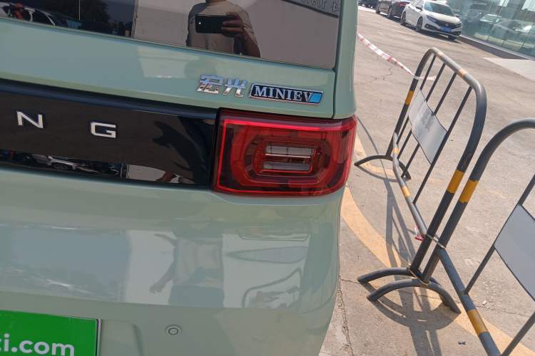 Used Wuling Hongguang MINIEV 2021 Macaron Premium Model – Lithium-NMC