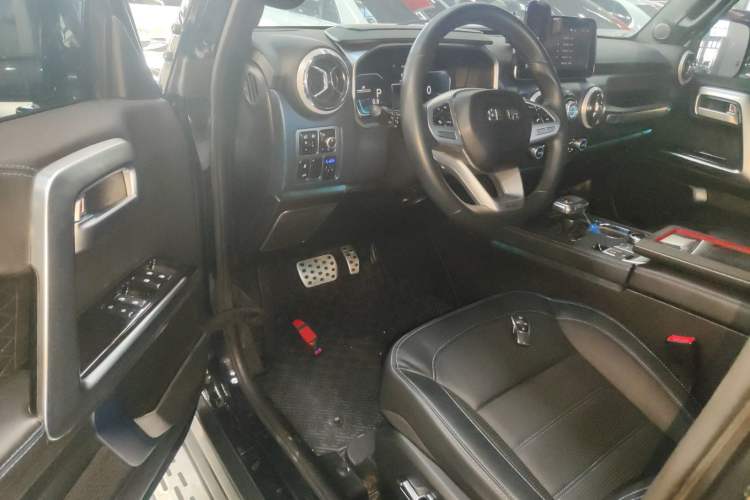 Used  BJ40 2020 2.0T Automatic Four-Wheel Drive Urban Hunter Edition Chivalrous Type
