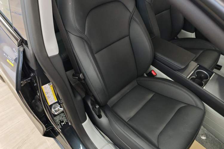 Used Tesla Model 3 2025 Rear-Wheel-Drive Version
