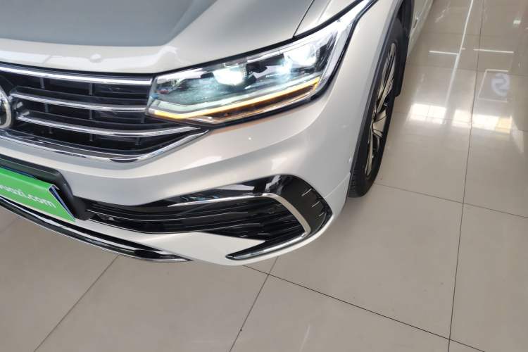 Used Volkswagen Tiguan L 2023 Restyled 330TSI Automatic Two-Wheel Drive R-Line Enhanced Comfort Version
