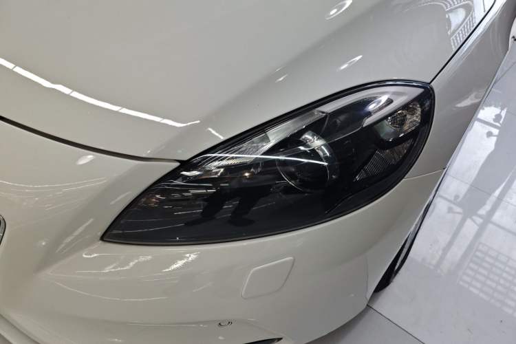 Used Volvo V40 2015 1.6T Zhiya Edition