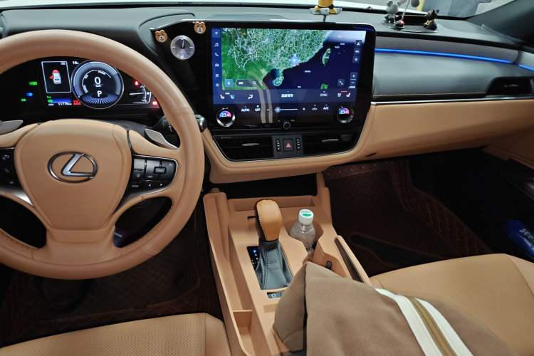 Used Lexus ES 2025 300h Deluxe Edition
