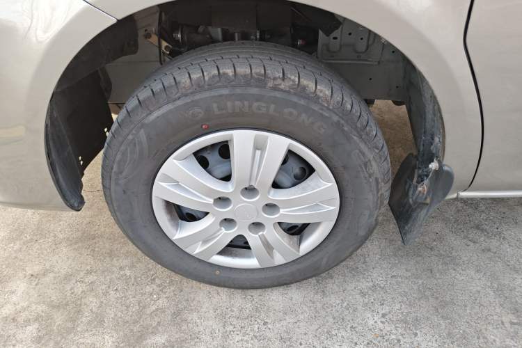 Used FORTHING Lingzhi 2023 M5L 1.6L Base Model 7 Seats
