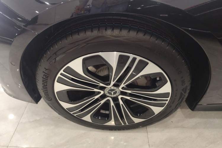 Used Mercedes-Benz E-Class 2025 Facelift E 300 L Luxury Edition
