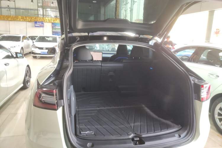 Used Tesla Model Y 2023 Rear-Wheel-Drive Version
