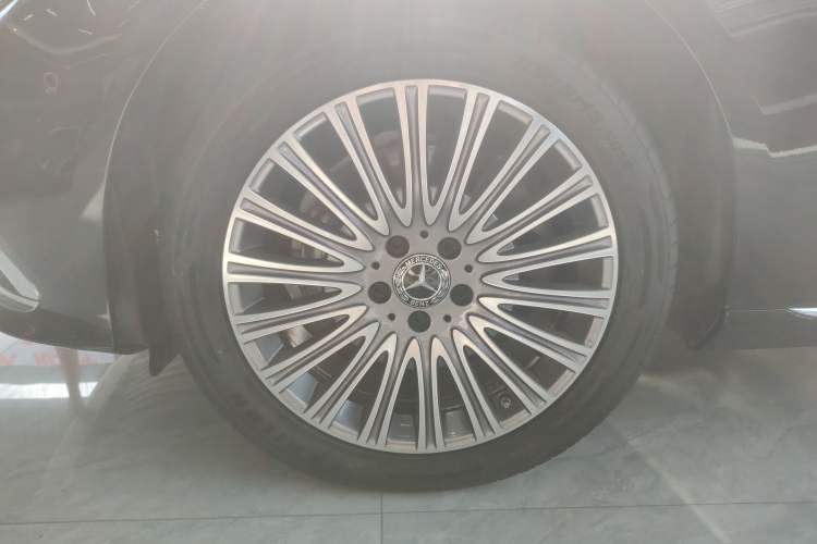 Used Mercedes-Benz E-Class 2022 Second Facelift E 300 L Luxury Edition
