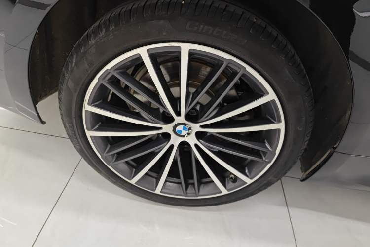 Used BMW 5 Series 2022 Second Facelift 530Li Leading Edition M Sport Package
