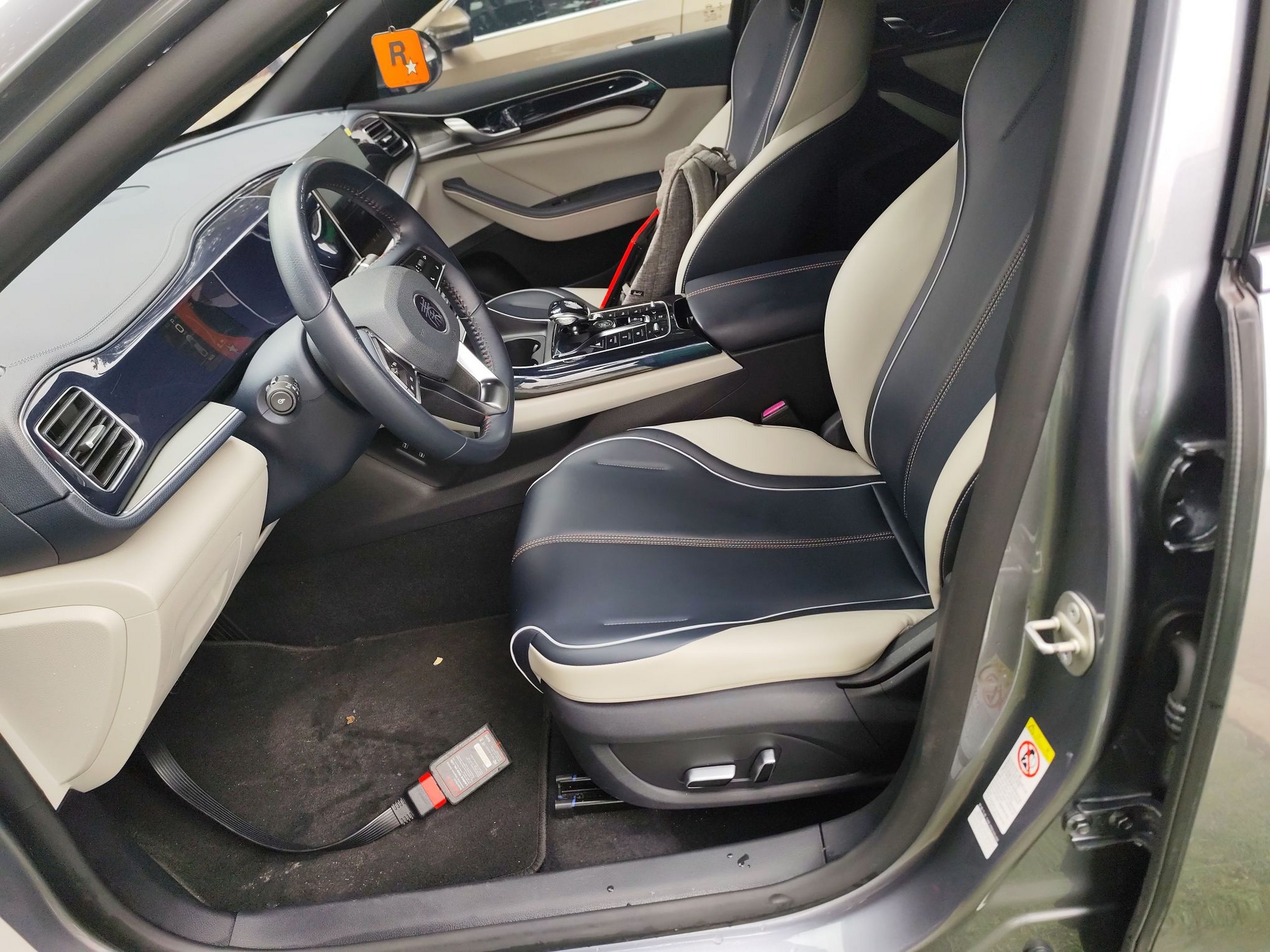 Переднее сиденье в автомобиле