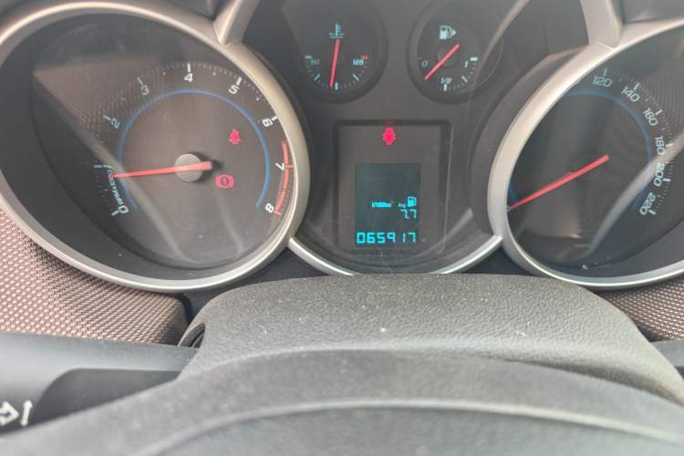 Used Chevrolet Cruze 2015 Hatchback 1.6L Manual Comfort Edition