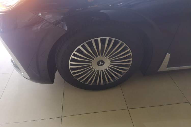 Used VOYAH Dream 2025 PHEV Four-Wheel Drive Excellence Kunpeng Edition
