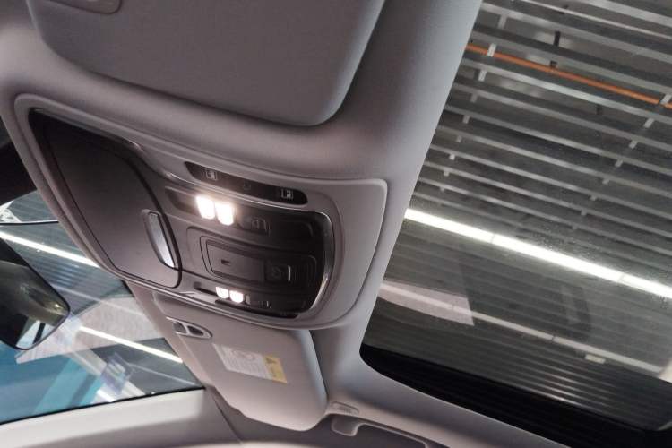 Used  Grand Commander 2022 2.0T Two-Wheel Drive Luxury Version
